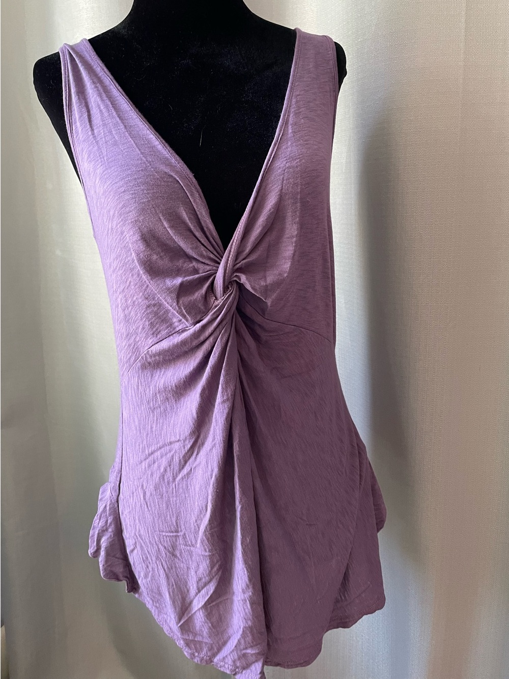 LA Made Women's Sleeveless Knot-Front V-Neck Tank Top from Garnet Hill size S